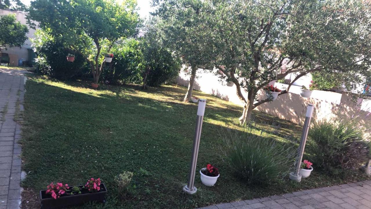 Apartmani Resetar Privlaka  Buitenkant foto