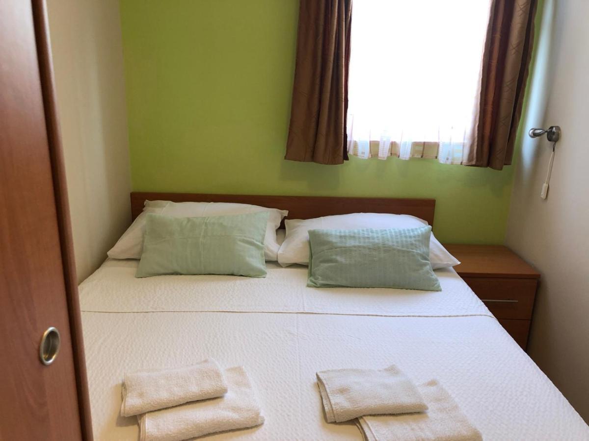 Apartmani Resetar Privlaka  Buitenkant foto