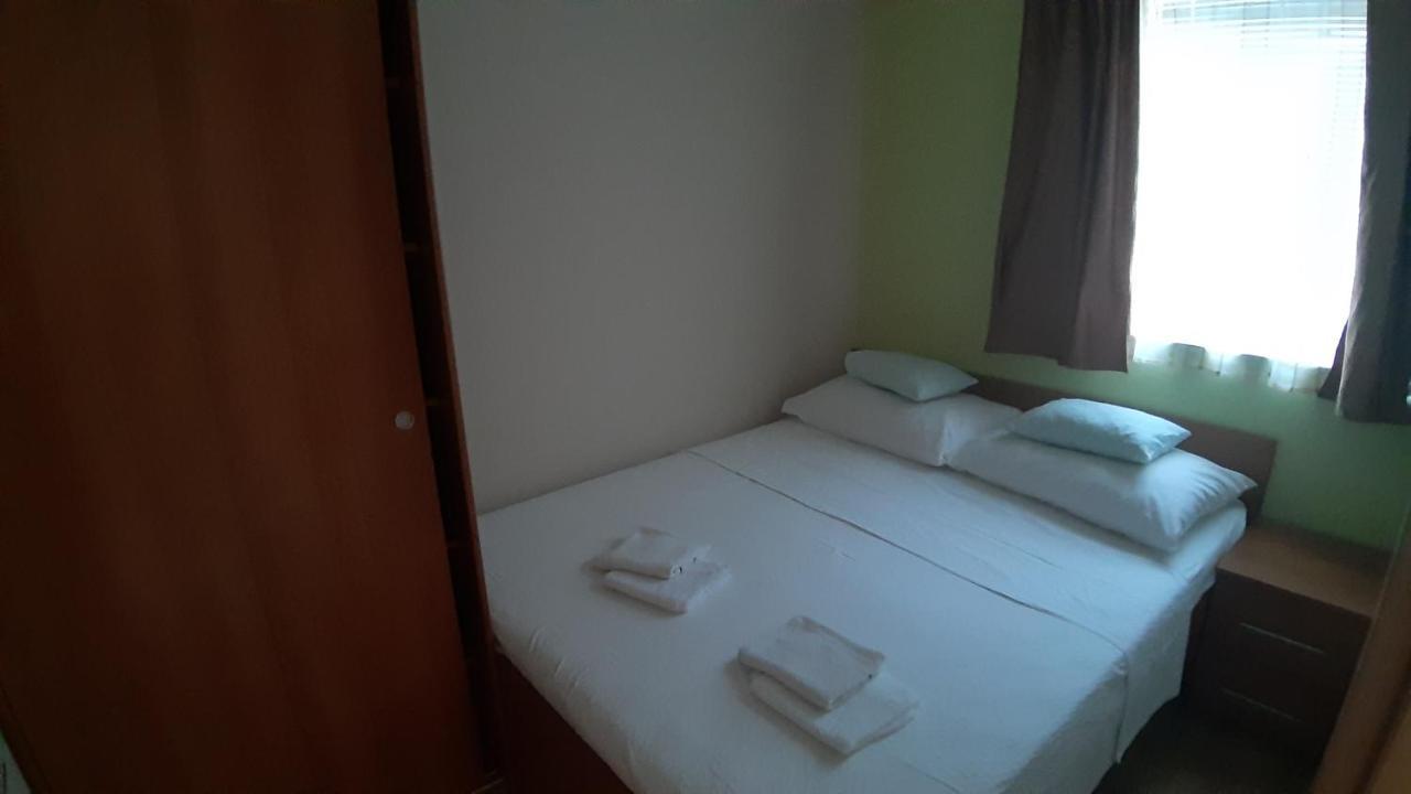 Apartmani Resetar Privlaka  Buitenkant foto