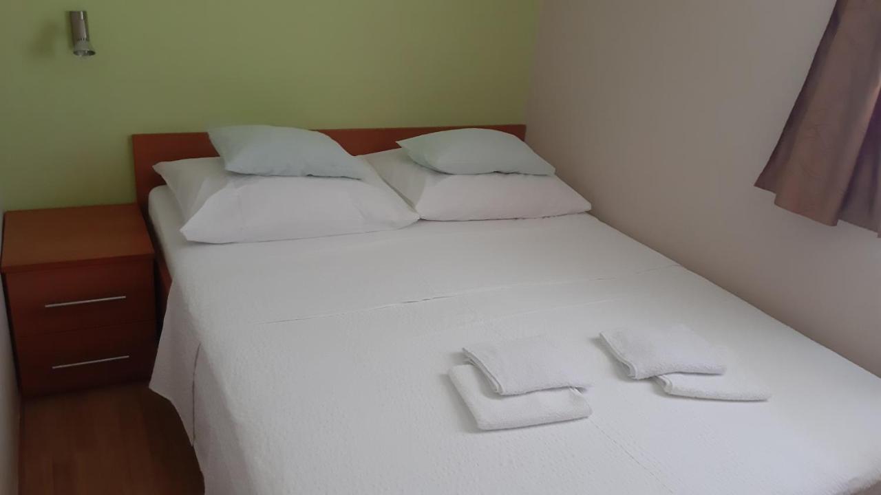 Apartmani Resetar Privlaka  Buitenkant foto